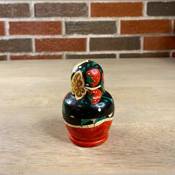 Russian Nested Doll Strawberry Design Matryoshka 3" Vintage Hand Painted - Picture 15 of 16
